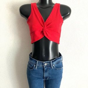 RED ribbed CENTER fitted knot cropped tank TOP sized: SMALL EUC!